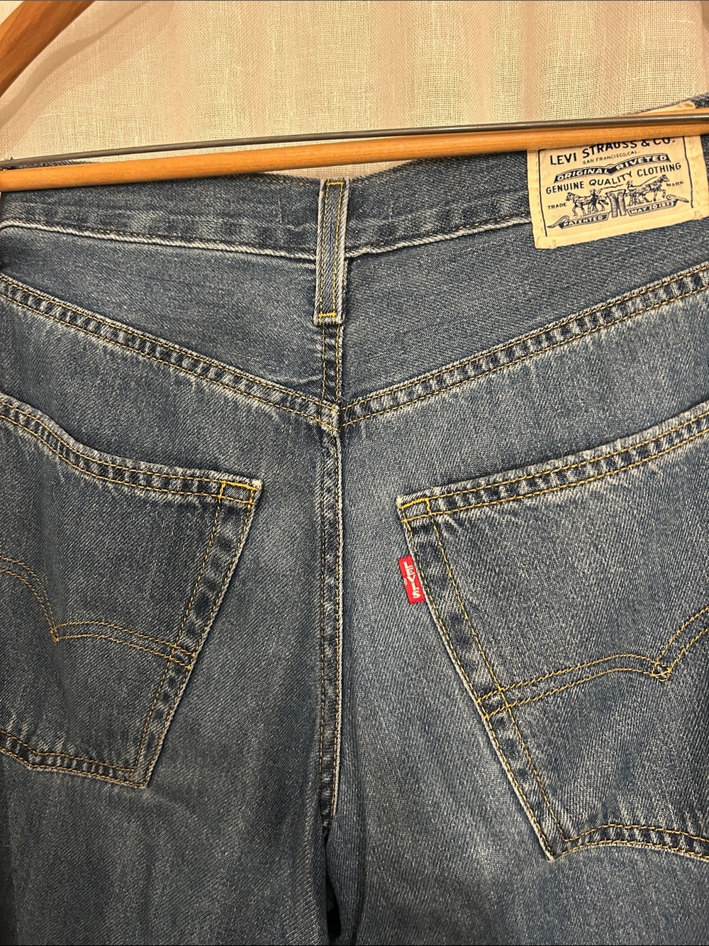 Levi's Women's Baggy Daddy Jeans in Medium Blue - Picture 4 of 4